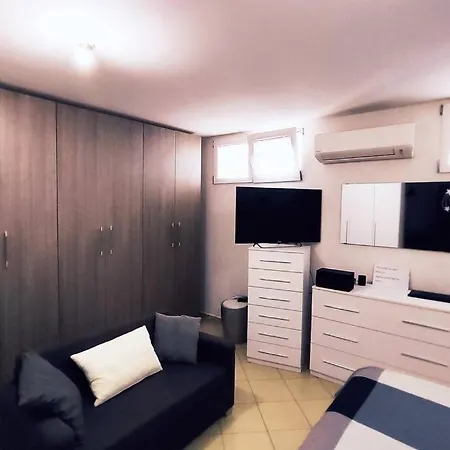 Large House 3 Floors 'n Sea Vitinia