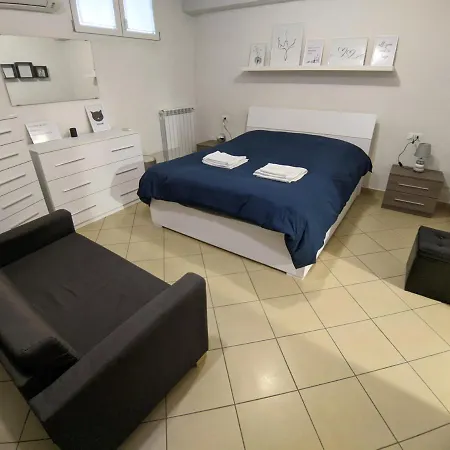 아파트 Large House 3 Floors 'n Sea Vitinia
